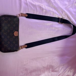 Medium size Louis bag